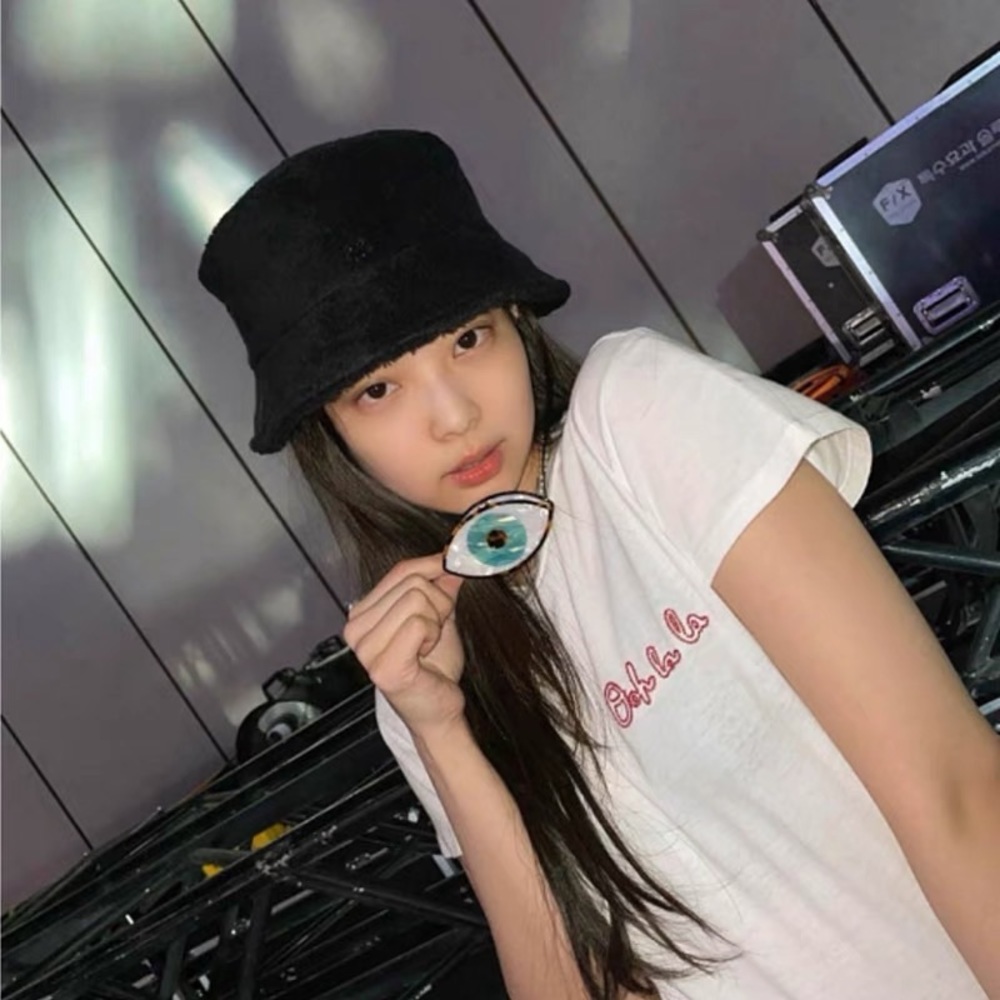 Blackpink Jennie devil eye hair clip